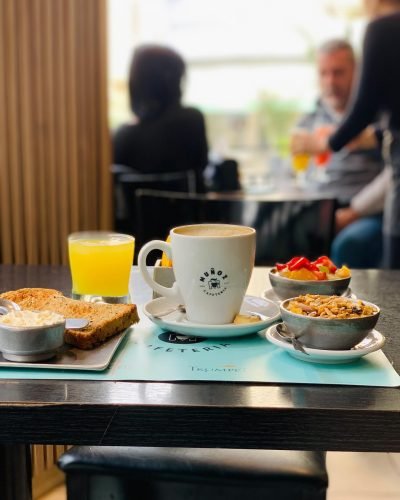 Desayuno en cafe muñoz Bahia Blanca